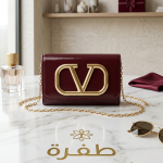 شنطة فالنتينو النسائية الفاخرة بتصميم أنيق يجمع بين الكلاسيكية والعصرية لتمنحك إطلالة راقية في جميع مناسباتك